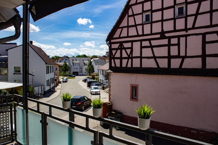 Aublick - Moderne 5-Zimmer-Wohnung mit Balkon in Top-Lage