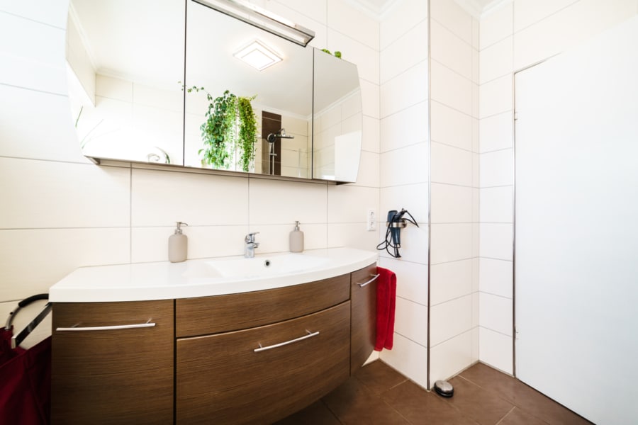 Badezimmer - Nachhaltigkeit trifft Komfort – Ein moderner Bungalow mit Charakter in Mettingen!