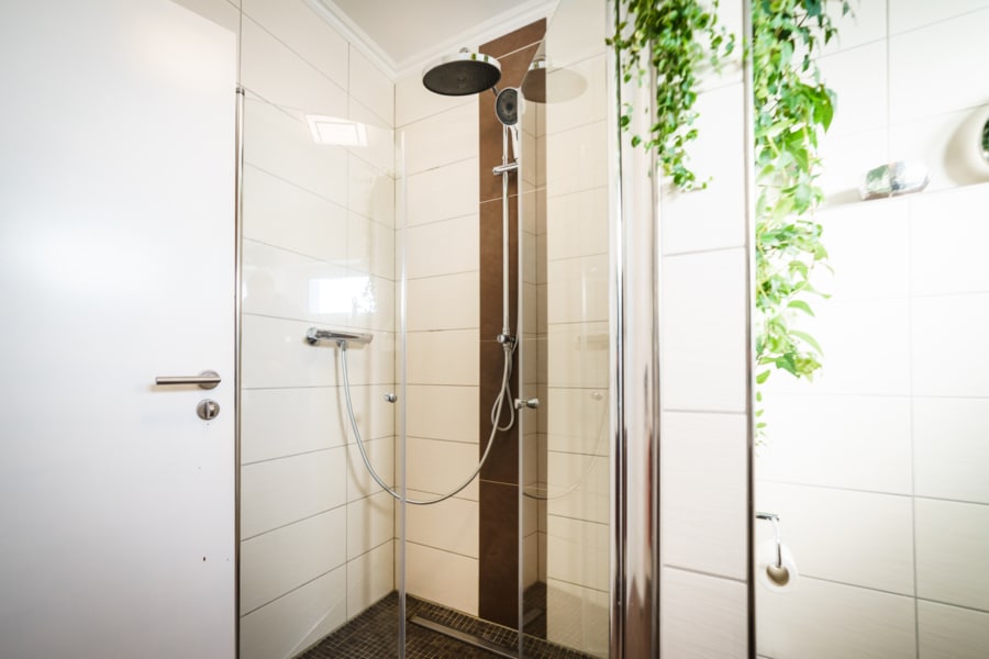 Badezimmer - Nachhaltigkeit trifft Komfort – Ein moderner Bungalow mit Charakter in Mettingen!