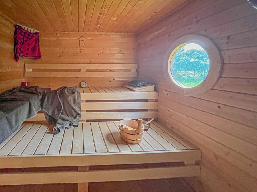 Sauna - Charmanter Bungalow mit großem Grundstück – Wohnen in der Natur