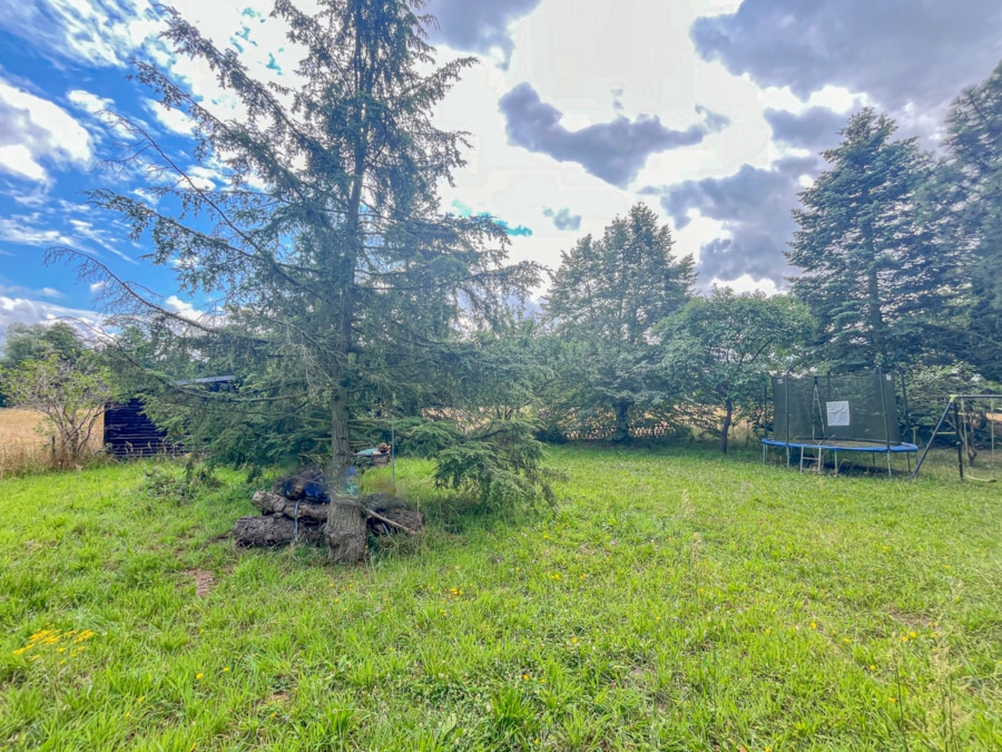 Vorderhaus - Charmanter Bungalow mit großem Grundstück – Wohnen in der Natur