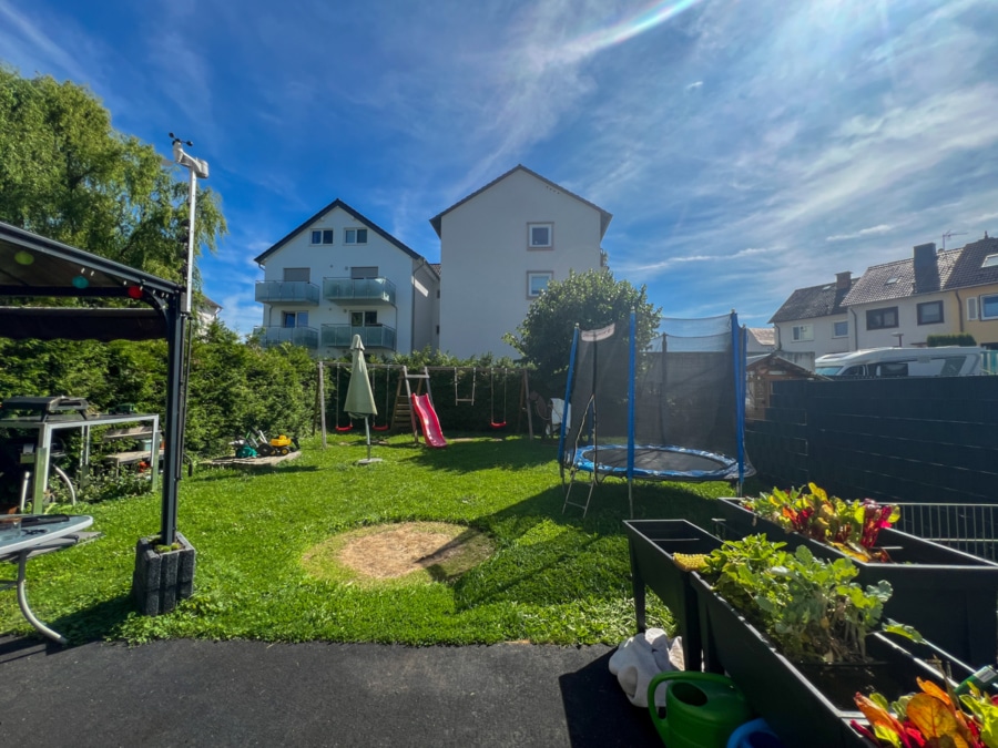 Garten - Stilvolle Doppelhaushälfte mit Charme und Komfort zu vermieten