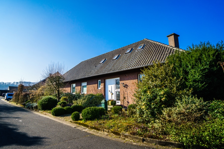 Außenansicht - Ihr neues Zuhause: Großzügiges Einfamilienhaus in idyllischer Siedlungslage von Ledde!