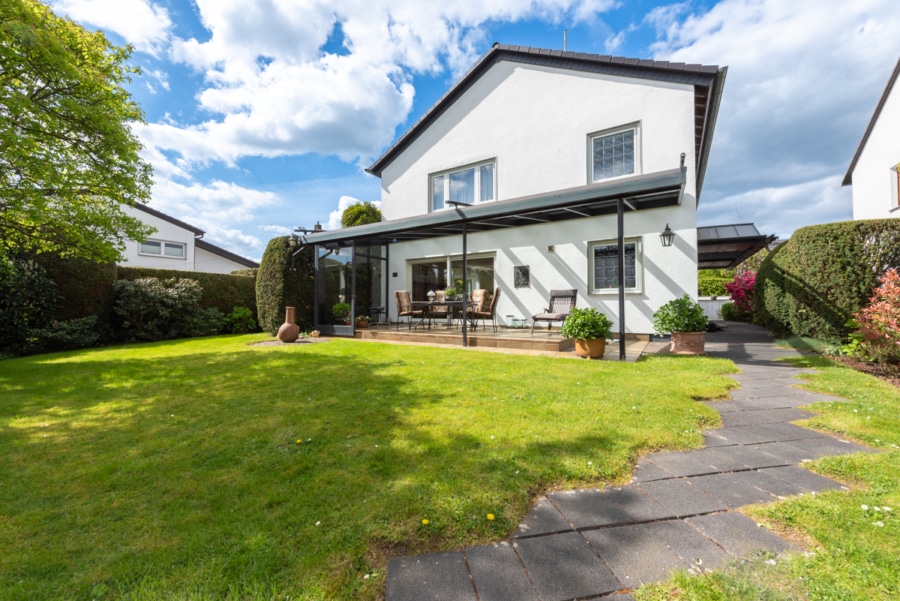 Garten und Terrasse Ansicht 4 Eigentümereinheit - V E R K A U F T - Charmantes Mehrfamilienhaus in ruhiger Lage von Essen Burgaltendorf