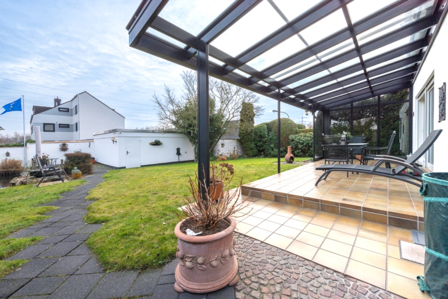 Garten und Terrasse Ansicht 1 Eigentümereinheit - V E R K A U F T - Charmantes Mehrfamilienhaus in ruhiger Lage von Essen Burgaltendorf