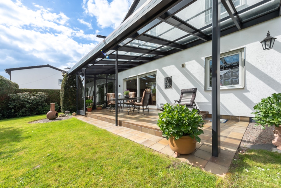 Garten und Terrasse Ansicht 2 Eigentümereinheit - V E R K A U F T - Charmantes Mehrfamilienhaus in ruhiger Lage von Essen Burgaltendorf