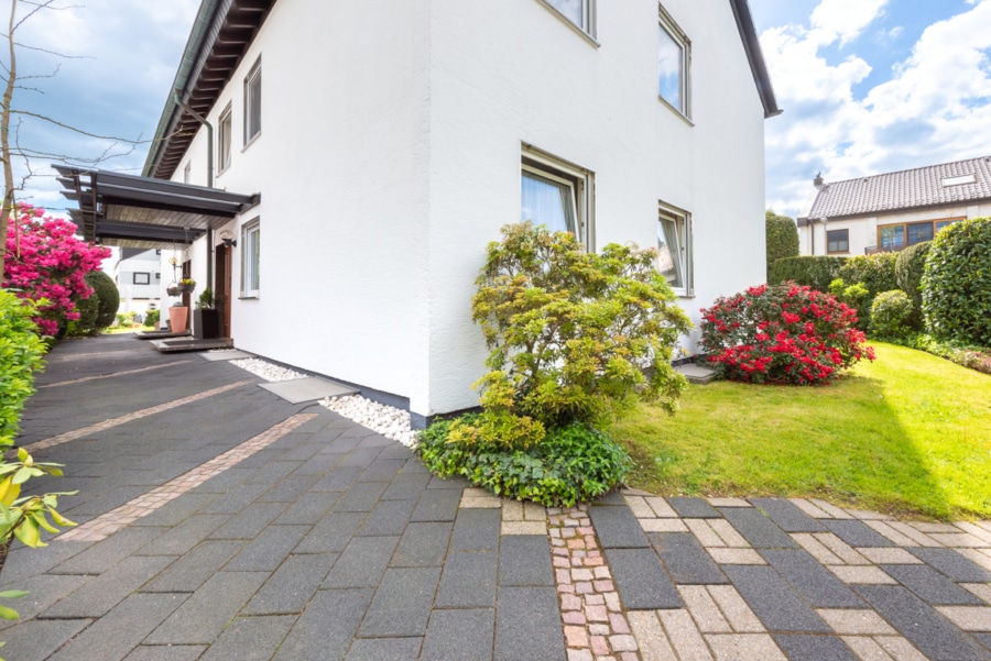 Außenansicht 1 Gebäude - V E R K A U F T - Charmantes Mehrfamilienhaus in ruhiger Lage von Essen Burgaltendorf