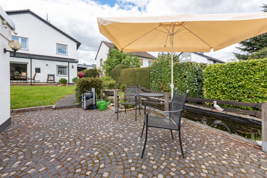 Garten und Terrasse Ansicht 8 Eigentümereinheit - V E R K A U F T - Charmantes Mehrfamilienhaus in ruhiger Lage von Essen Burgaltendorf