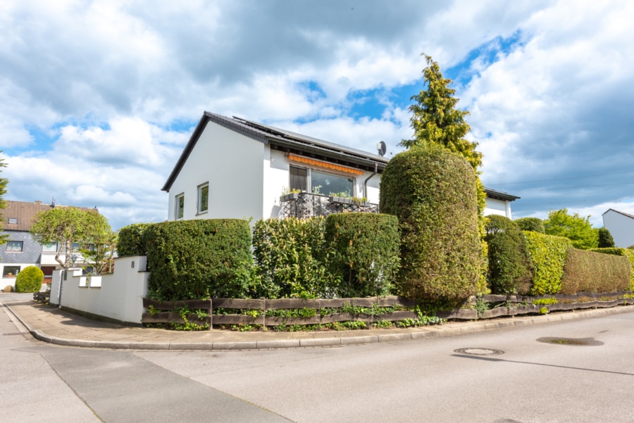 Außenansicht 2 Gebäude - V E R K A U F T - Charmantes Mehrfamilienhaus in ruhiger Lage von Essen Burgaltendorf