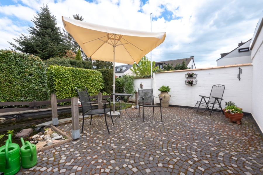 Garten und Terrasse Ansicht 7 Eigentümereinheit - V E R K A U F T - Charmantes Mehrfamilienhaus in ruhiger Lage von Essen Burgaltendorf