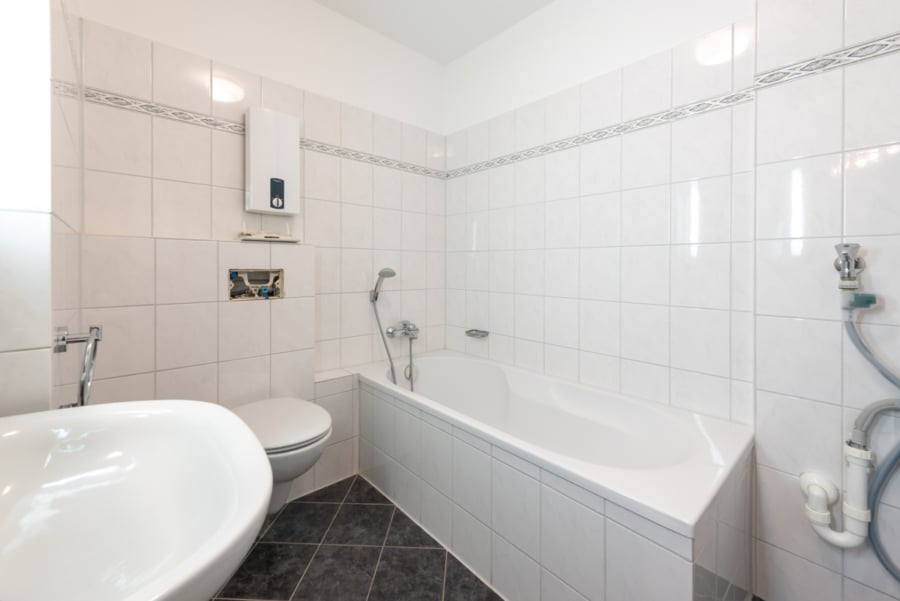 Badezimmer mit Badewanne - Erdgeschossjuwel mit großzügigem Garten und Stellplatz in Essen-Kettwig