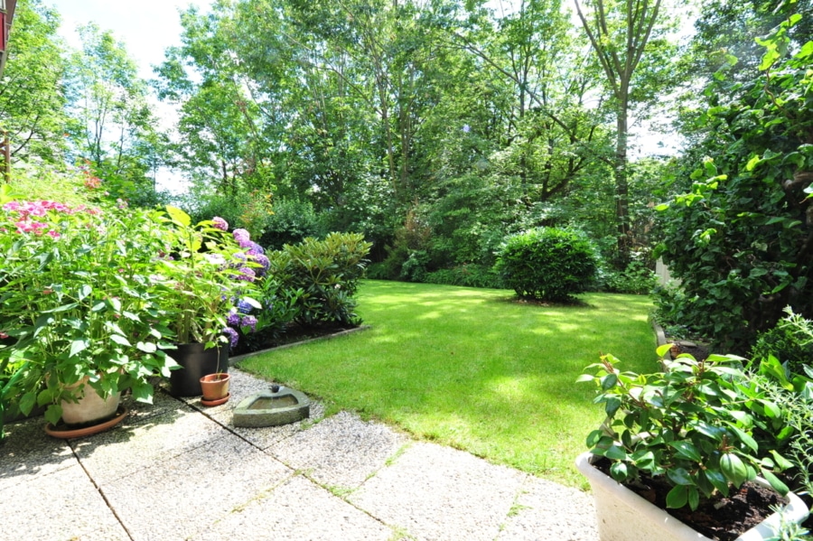 Garten Ansicht 1 - Erdgeschossjuwel mit großzügigem Garten und Stellplatz in Essen-Kettwig