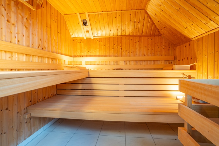 Sauna - Großzügiges Zuhause mit Potenzial