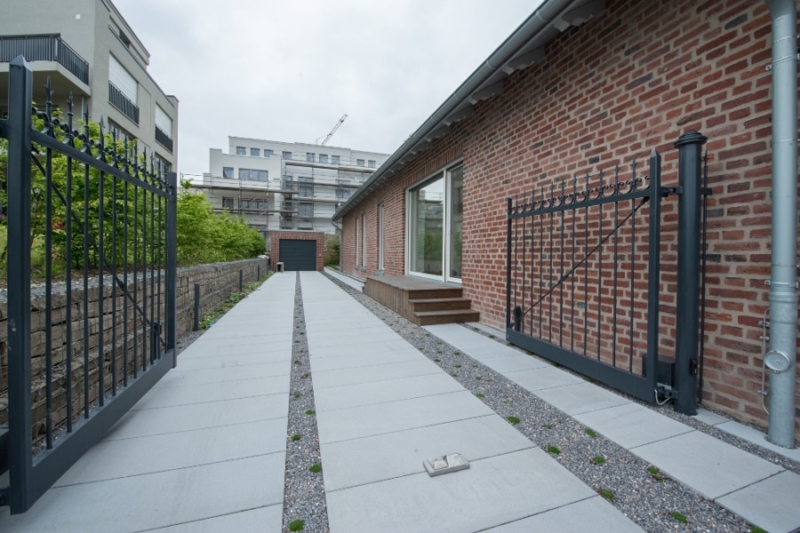 Garagenzufahrt - Historisches Bootshaus mit moderner Architektur