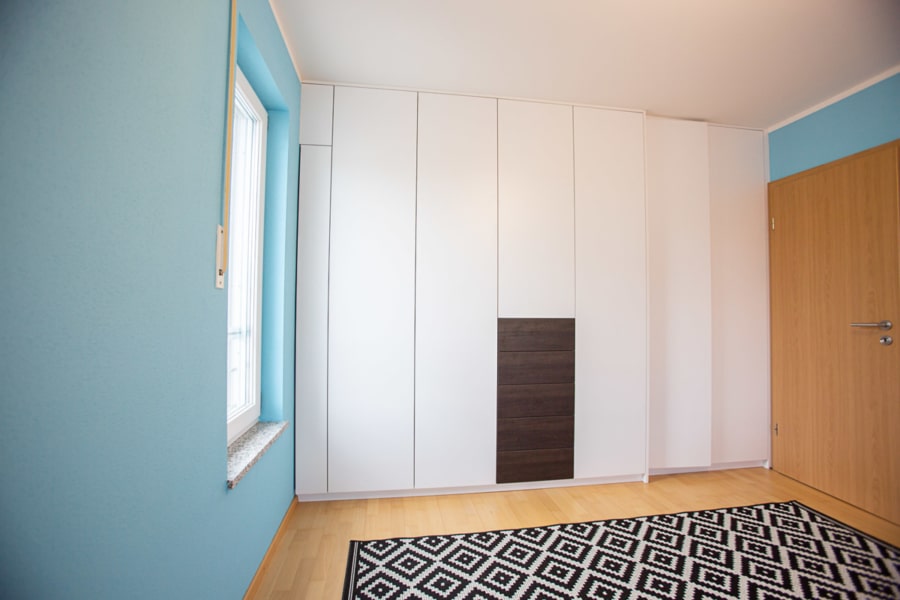 Einbauschrank - Traumwohnung mit Südbalkon und hochwertiger Ausstattung in Hallbergmoos