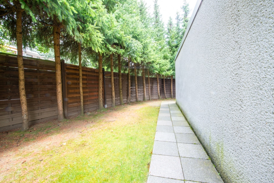 Ansicht Hinterhof - Charmante Doppelhaushälfte in Seenähe