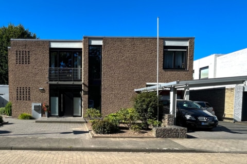 LICHTDURCHFLUTETE ERDGESCHOSSWOHNUNG MIT GROSSZÜGIGEM GARTEN IN BESONDERER LAGE, 48282 Emsdetten, Erdgeschosswohnung