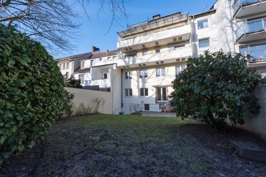 Rückwärtige Gebäudeansicht - Rarität Bürofläche mit Garten und Stellplatz in Bestlage von Rüttenscheid!