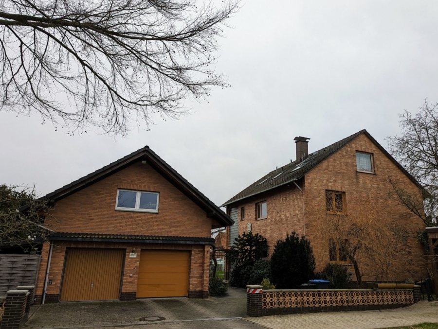 Frontansicht - Haus mit zwei Wohneinheiten und so vielen Möglichkeiten