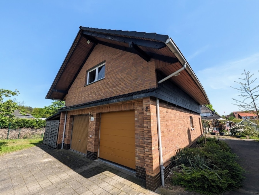 Garagen - Haus mit zwei Wohneinheiten und so vielen Möglichkeiten