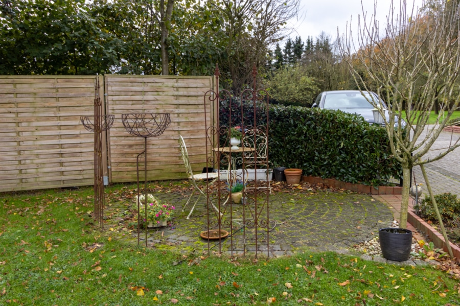 Garten - "Grünes Paradies: Familienhaus mit endlosem Garten"