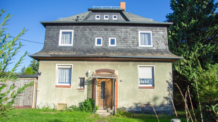 Haus vorn - Viel Platz für Groß und Klein! Ihr Einfamilienhaus in Hartmannsdorf