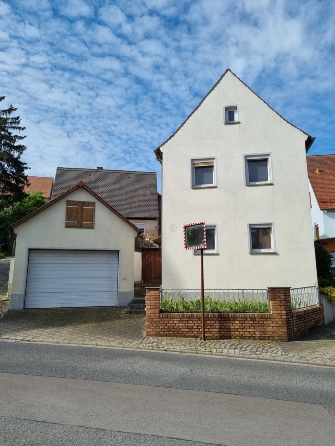 Vorderansicht - Charmantes Einfamilienhaus in Abenberg