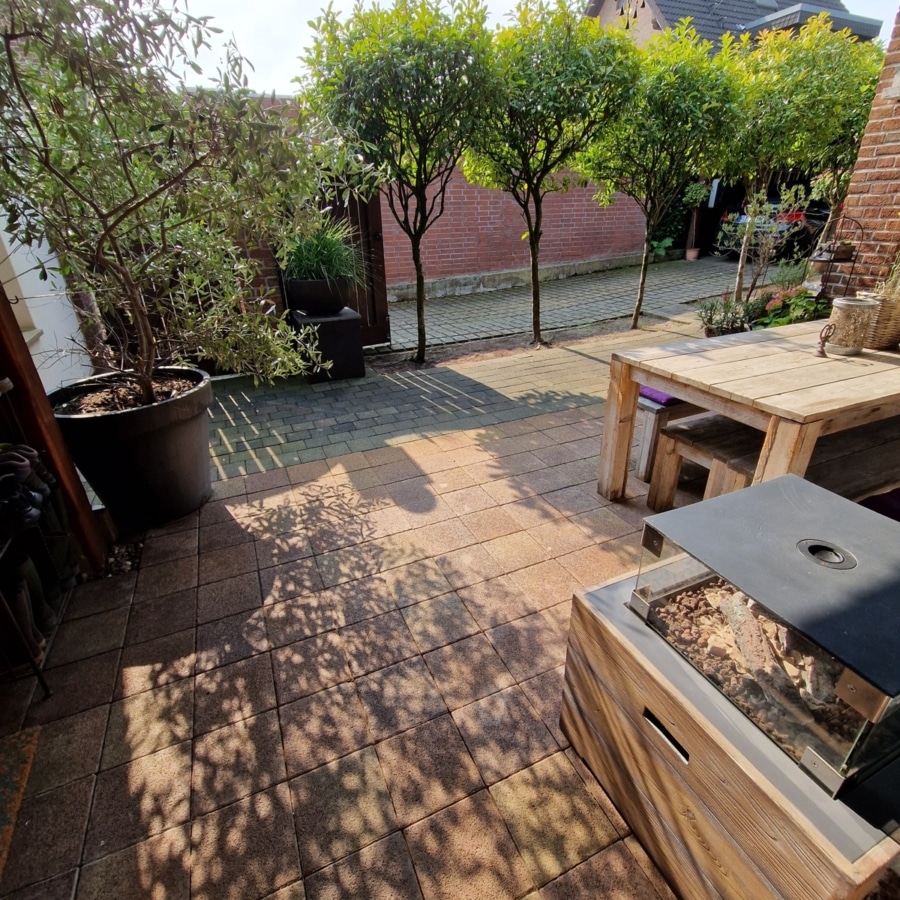 Ansicht Terrasse und Einfahrt - Schöner Leben und Wohnen