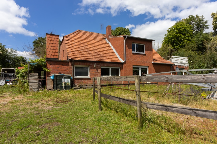 Außen (4) - Einfamilienhaus mit Pferdehaltung und großem Grundstück