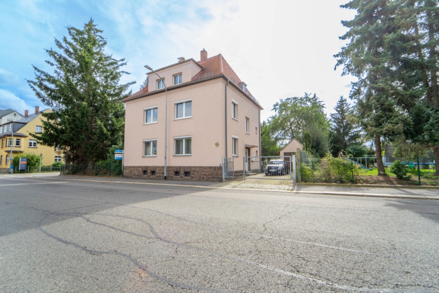 Straßenansicht - Charmantes Einfamilienhaus mit Einliegerwohnung in Limbach Oberfrohna