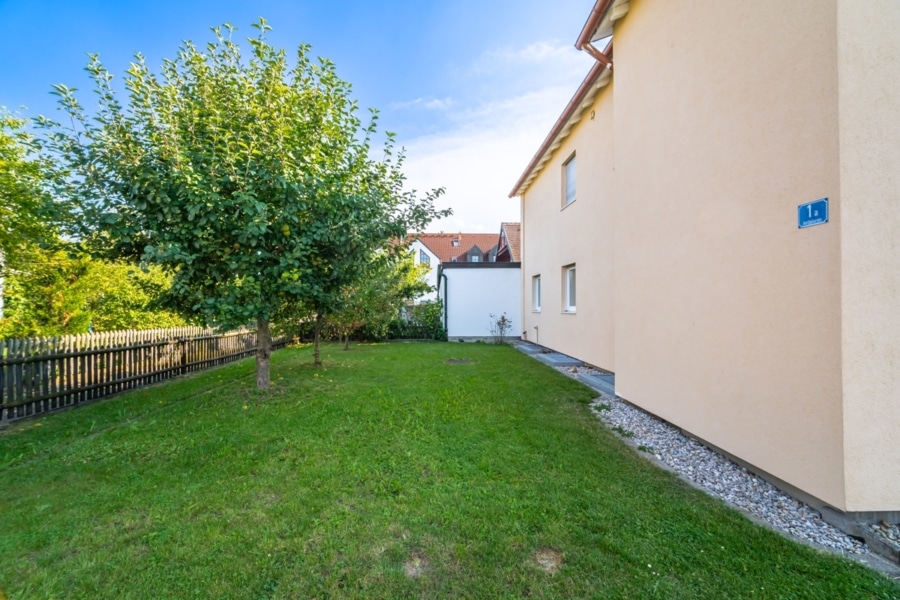 Gemeinschaftsgarten - Charmante 2,5-Zimmer-Wohnung mit Südterrasse und Kaminofen