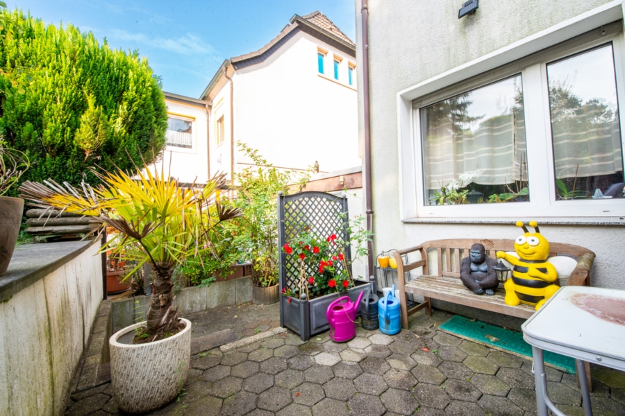 Terrasse/Garten Ansicht 2 - Großzügige Doppelhaushälfte mit 5 Zimmern, großem Garten und Garage in Essen-Frillendorf