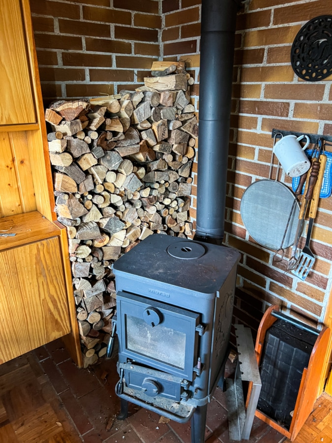 Holz- und Stromofen - Charmantes Ferienhaus in Naturidylle – Perfekt für Erholungssuchende