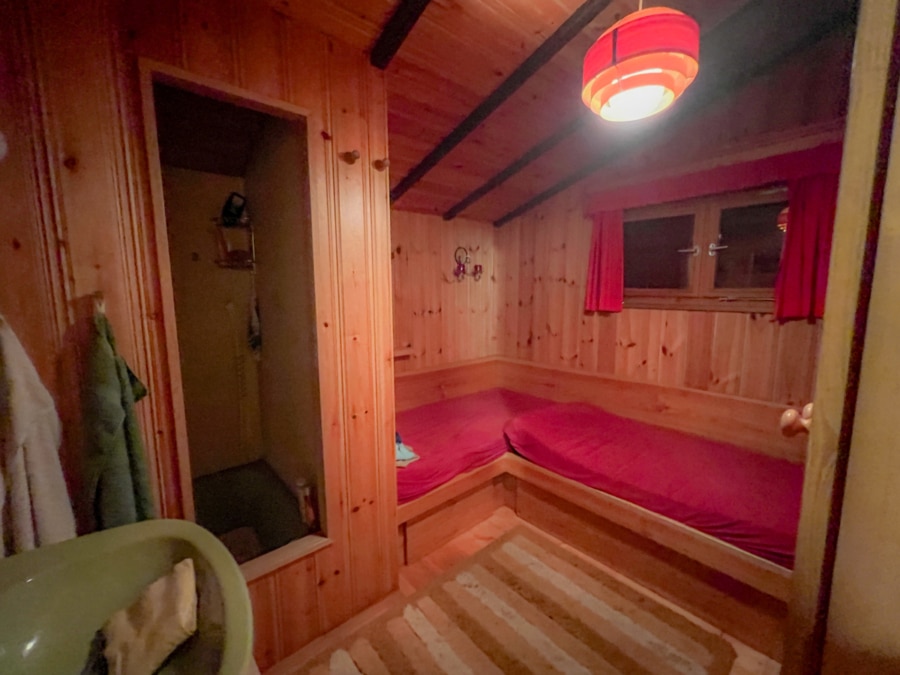 Hauptschlafzimmer - Charmantes Ferienhaus in Naturidylle – Perfekt für Erholungssuchende