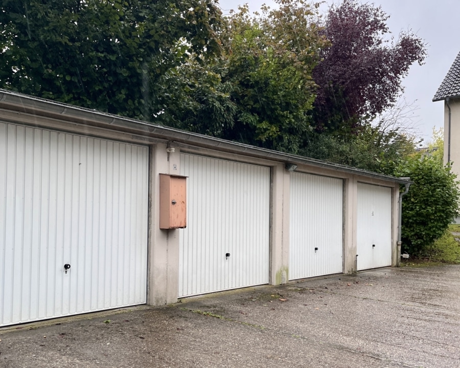 Garageneinfahrt - Einzelgarage im Heisinger-Oberdorf!