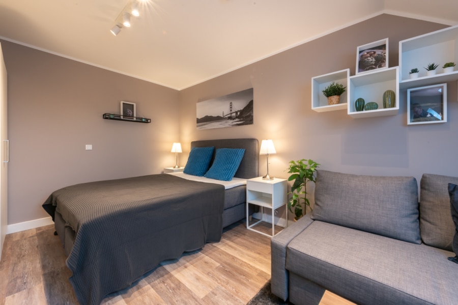 Wohn,-Schlafbereich - Ideal für Pendler! Voll möbliertes und kernsaniertes Apartment in Weitmar-Mark