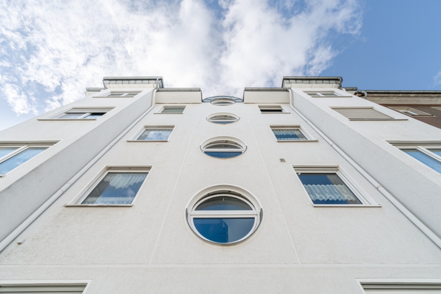 Gebäude Ansicht 2 - Großzügige Maisonette-Wohnung mit Sonnenterrasse in zentraler Lage von Velbert