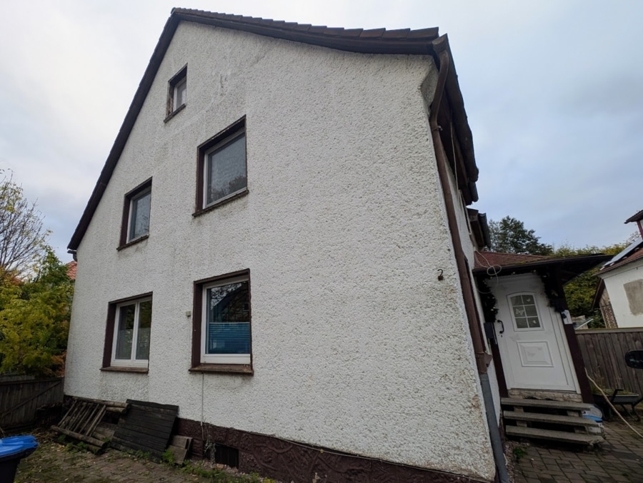 Frontansicht - Saniertes Zweifamilienhaus mit ausgebautem Spitzboden und großer Terrasse