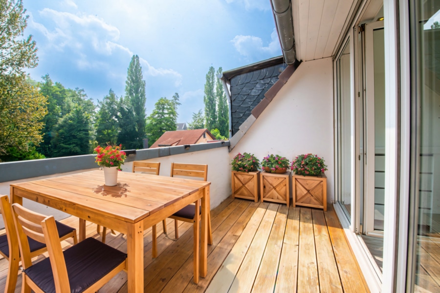 Einrichtungsbeispiel_Balkon - Sonnige 3-Zimmer Maisonette Wohnung