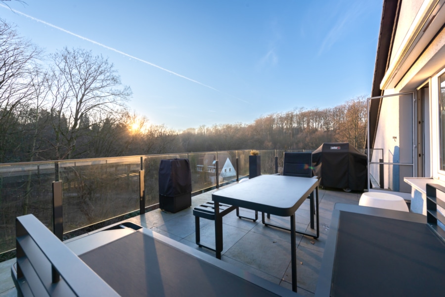 Weitere Ansicht Terrasse Dachgeschoss - Nachhaltigkeit trifft Luxus: Freistehendes 4-Familienhaus in Bestlage von Essen Bredeney!