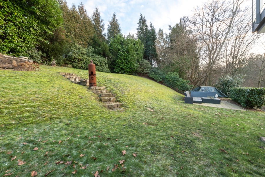 Ansicht Garten - Nachhaltigkeit trifft Luxus: Freistehendes 4-Familienhaus in Bestlage von Essen Bredeney!