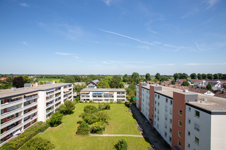 Weitblick vom 7 Stock - Ein Rohdiamant über den Dächern von Ismaning: Renovierungsbedürftige 4-Zimmer-Wohnung