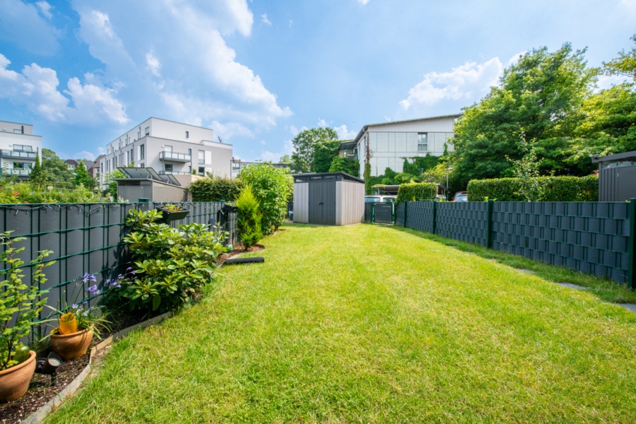 Garten Ansicht 1 - KfW 55 Reihenhaus in Essen Frohnhausen – Stilvoll, Nachhaltig, Zukunftssicher