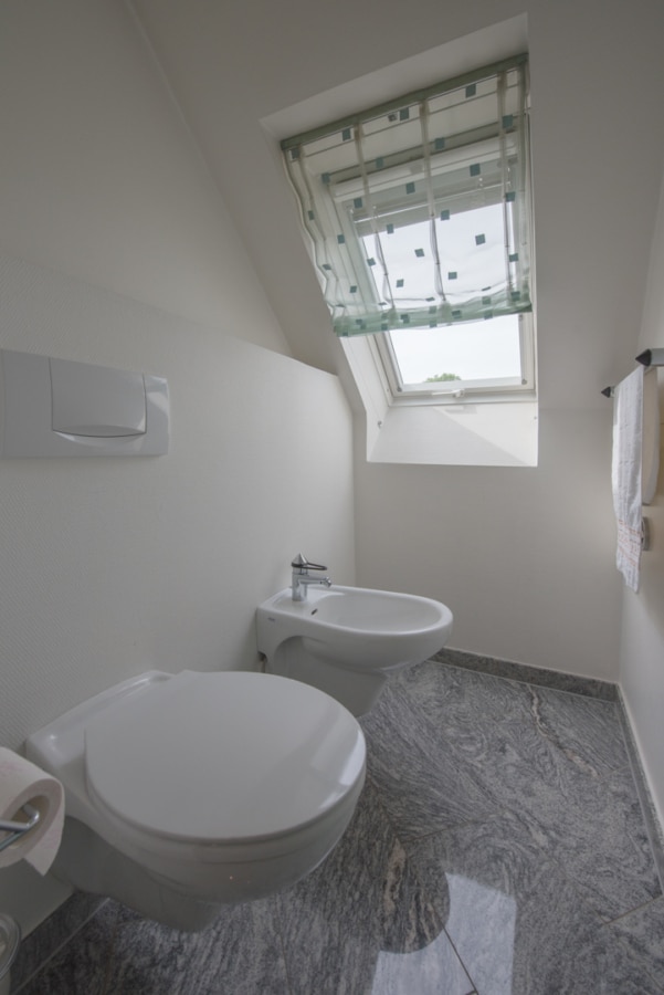 separates WC im Badezimmer - Maisonette-Wohnung Andante