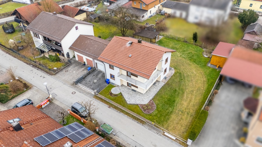 Bild - Charmantes Ein-/Zweifamilienhaus mit großem Garten in zentraler Lage von Haiming