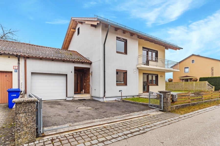 Südostseite - Charmantes Ein-/Zweifamilienhaus mit großem Garten in zentraler Lage von Haiming