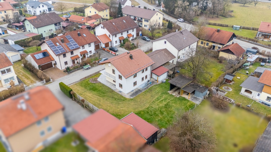 Bild - Charmantes Ein-/Zweifamilienhaus mit großem Garten in zentraler Lage von Haiming