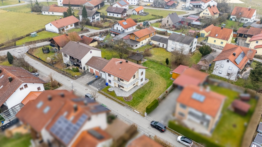 Bild - Charmantes Ein-/Zweifamilienhaus mit großem Garten in zentraler Lage von Haiming