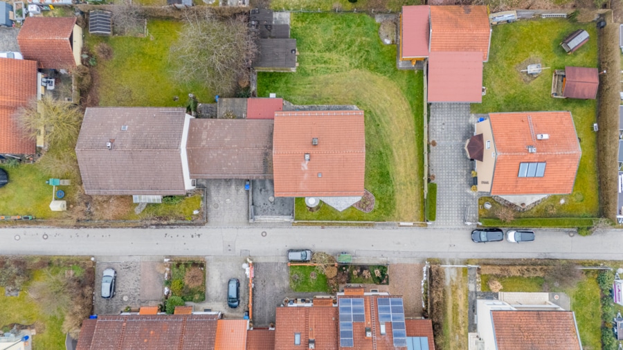 Bild - Charmantes Ein-/Zweifamilienhaus mit großem Garten in zentraler Lage von Haiming