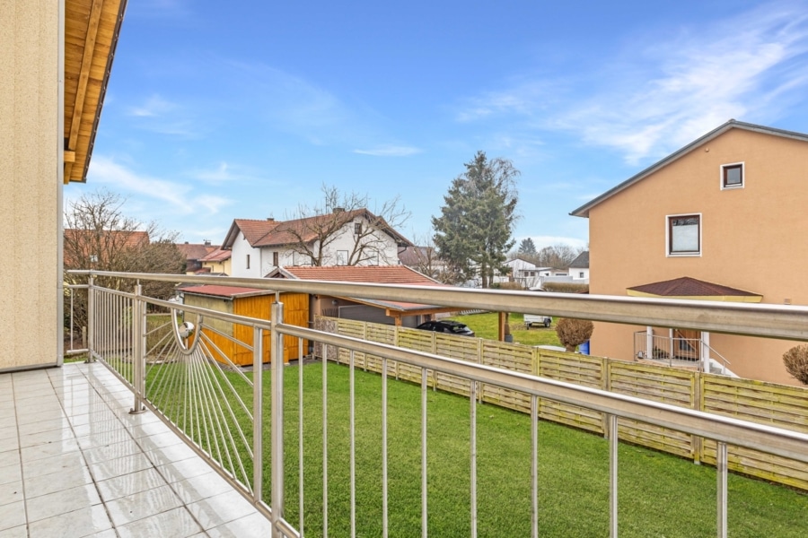 Edelstahlgeländer - Charmantes Ein-/Zweifamilienhaus mit großem Garten in zentraler Lage von Haiming